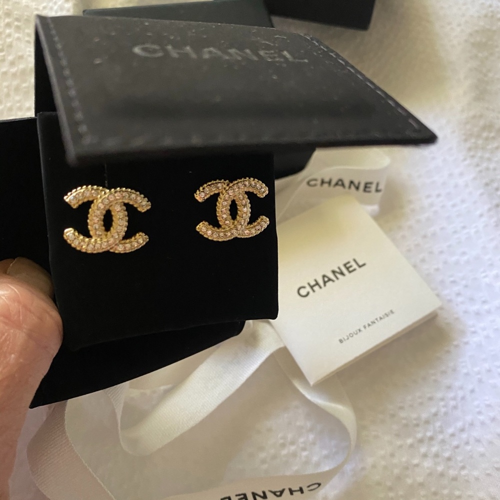 Gold tone Earrings CHANEL authentic